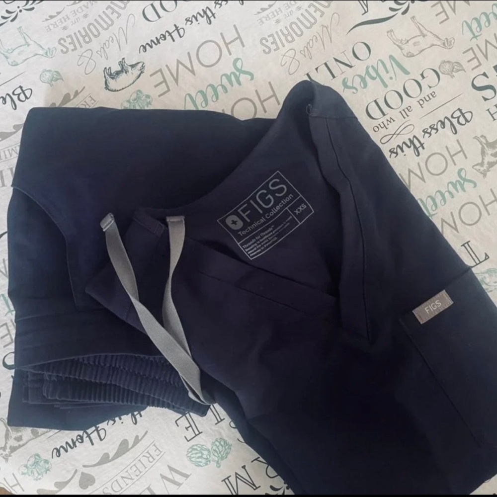 Figs scrubs